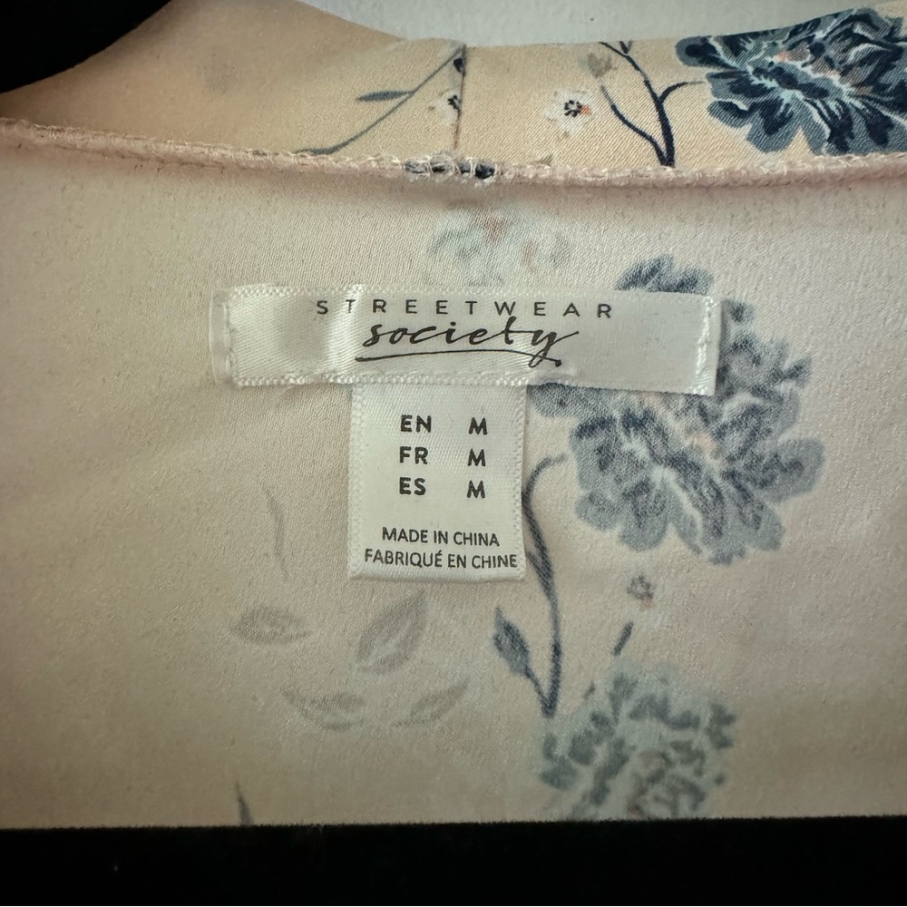 Floral Robe - Picture 4 of 4